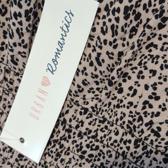 NWT Urban Romantics Medium - Picture 3 of 3